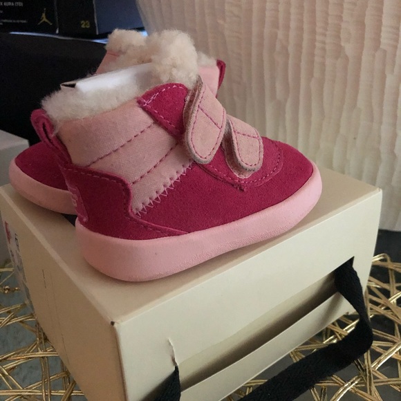 Ugg infant boot - Picture 2 of 2